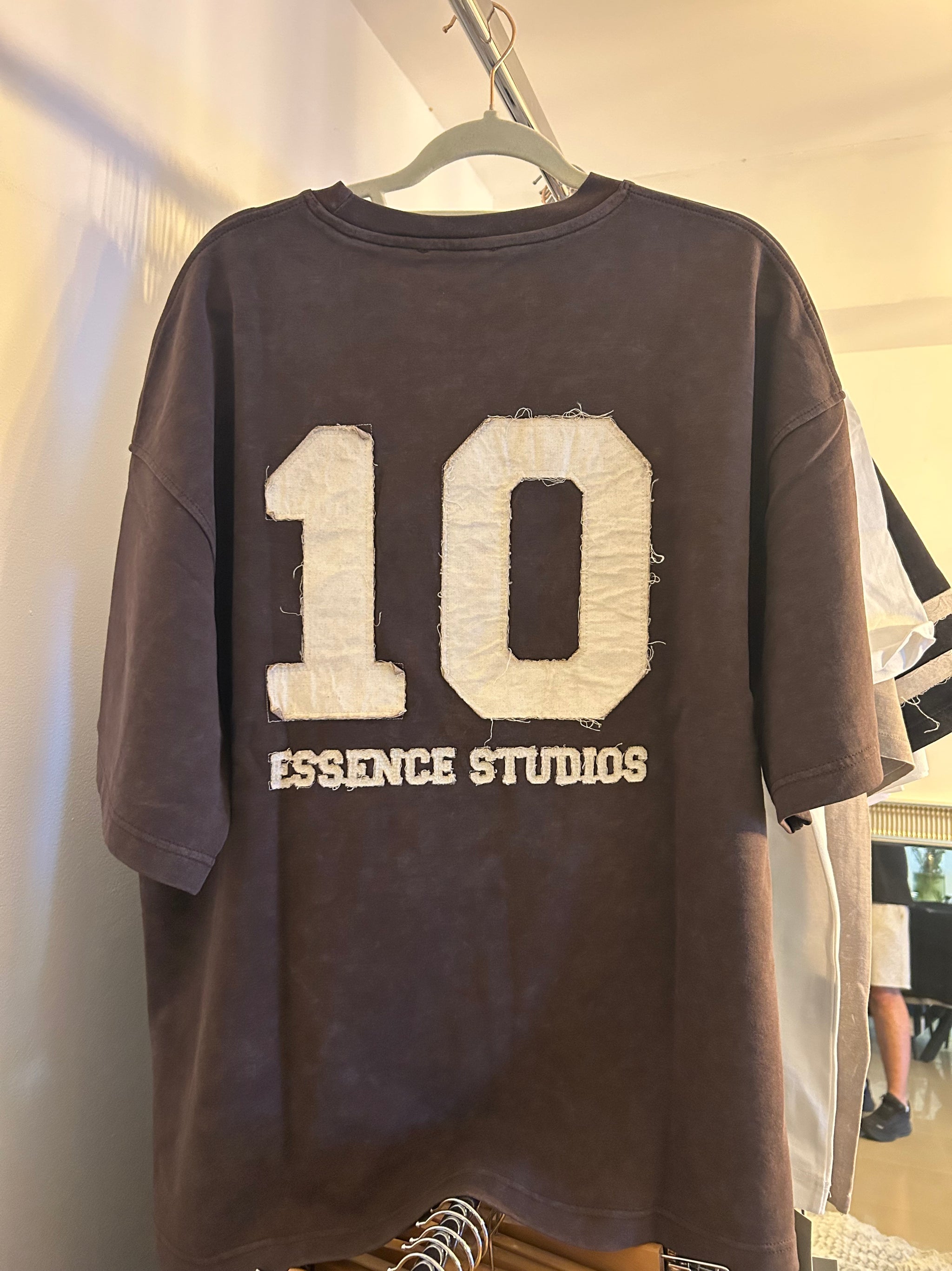 חולצה לגבר ESSENCE (חום)