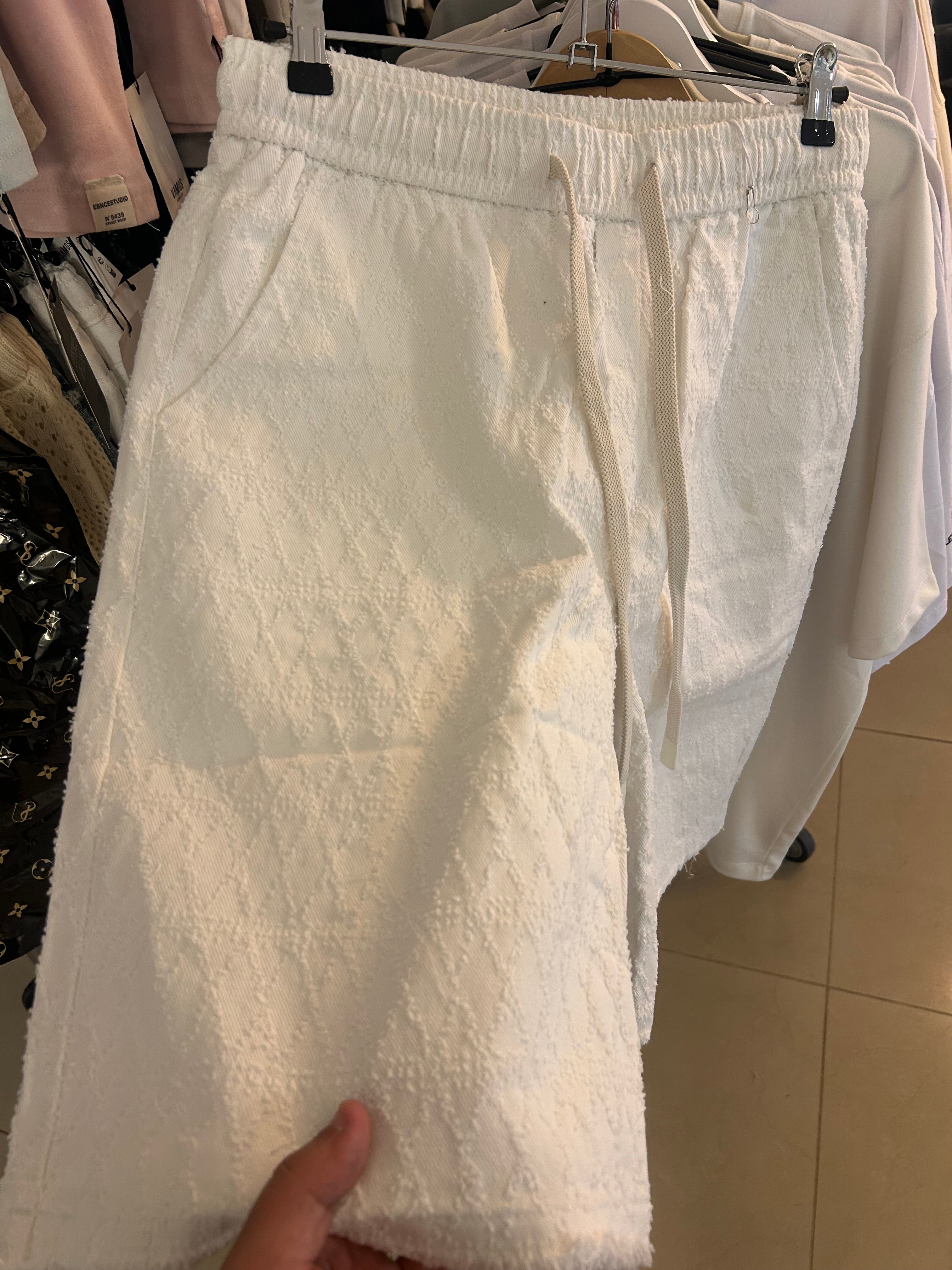 ג׳ינס קצר לגבר