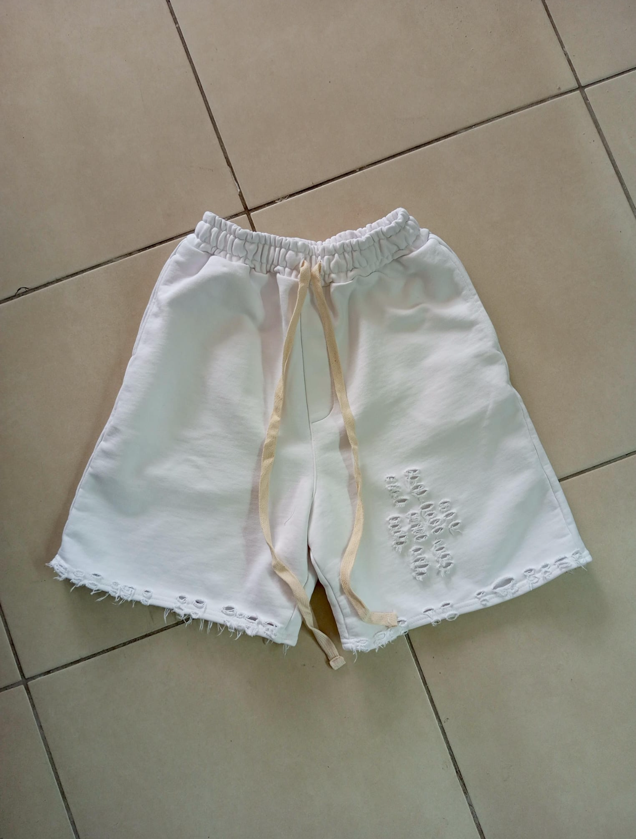 מכנס קרעים לגבר (לבן)