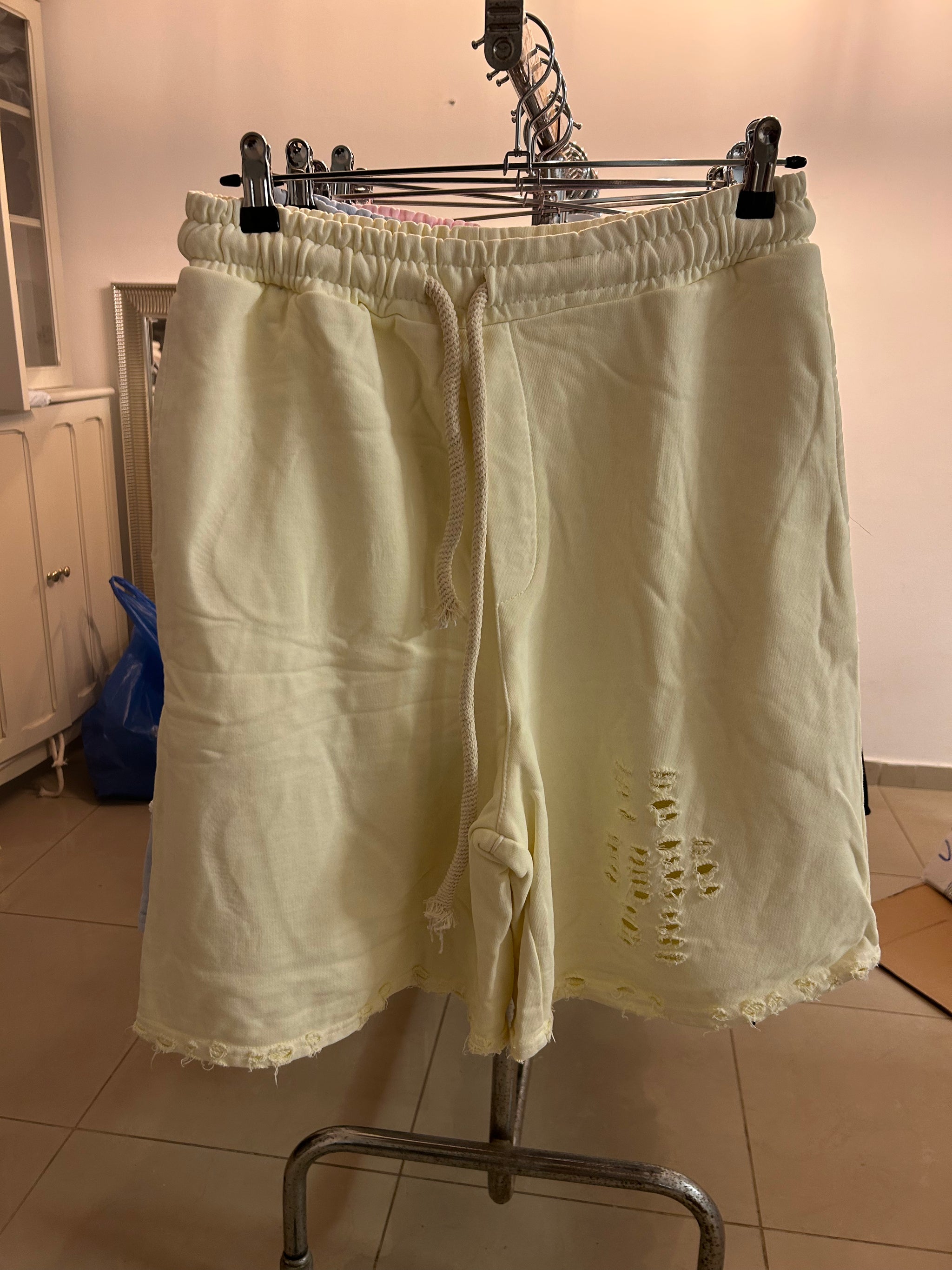 מכנס קרעים לגבר (צהוב)