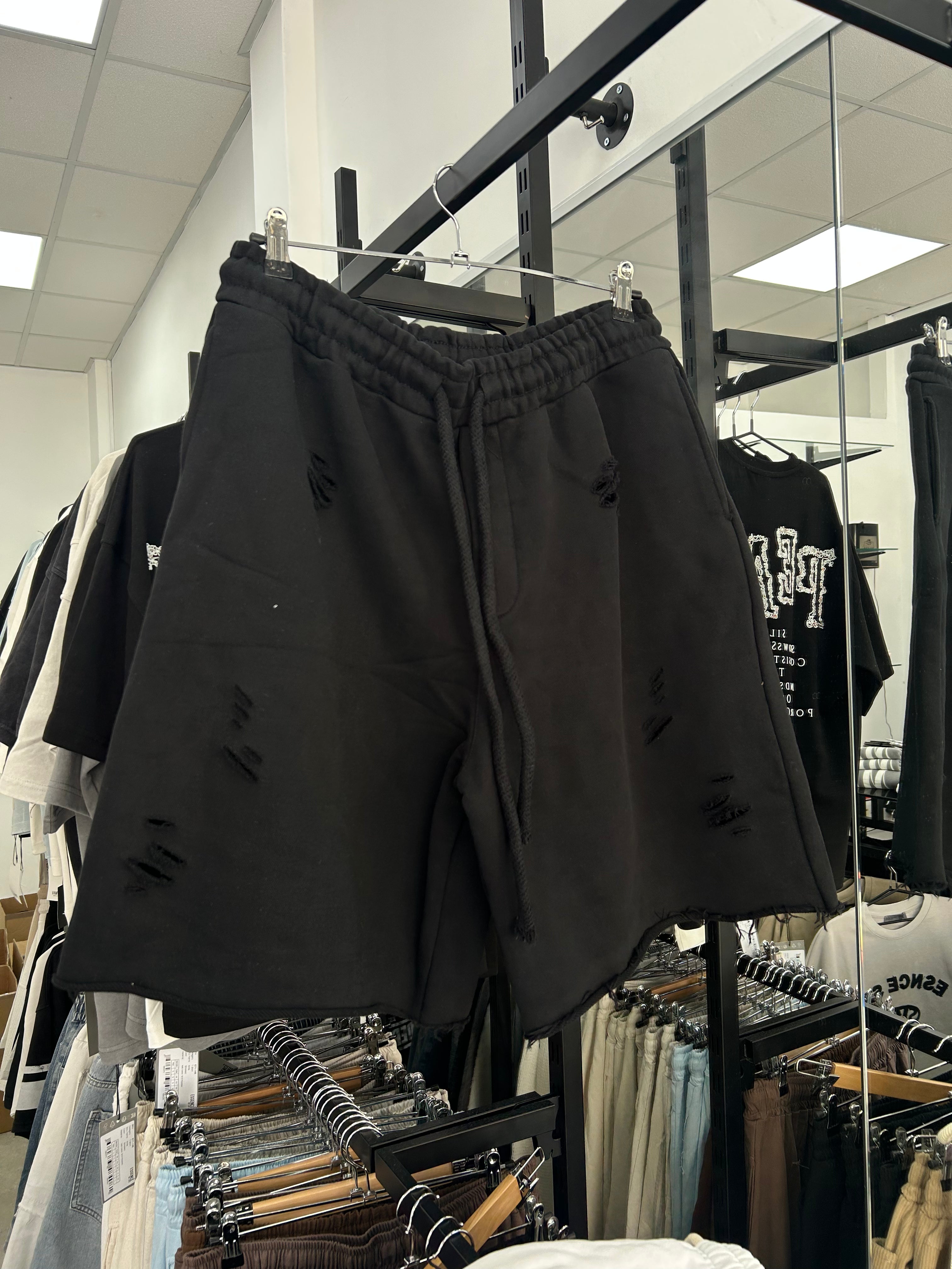 מכנס קרעים קצר לגבר (שחור)